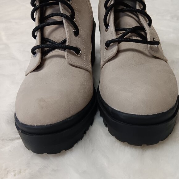 Chunky Healed Studded Cream Boots Size 6.5 - Picture 13 of 16